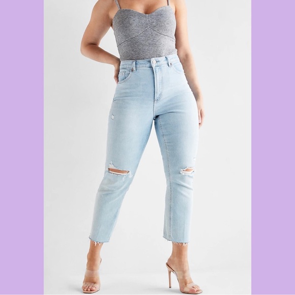 NWT Express Curvy Super High Waisted Ripped Mom Jeans - Picture 1 of 8